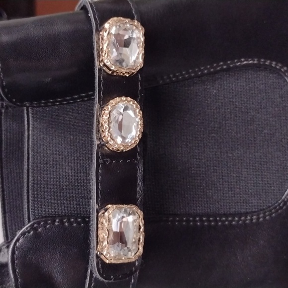 Cushionaire MemoryFoamSleek Black Chelsea Juliet Ankle Boots with Elastic Panels - Picture 10 of 12